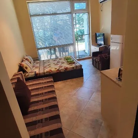 Apartmán студия първа линия *
