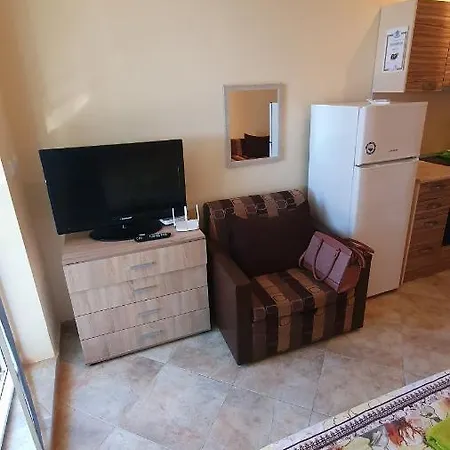 Apartmán студия първа линия