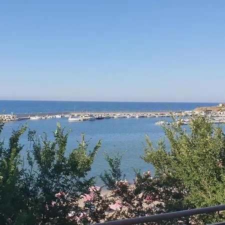 студия първа линия צ'רנומורץ