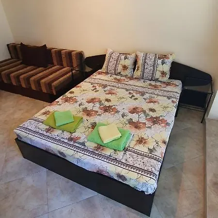 Apartament студия първа линия